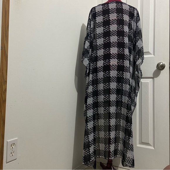 Rapz women black and white plaid long craftan pullover cover up. One size. NWT. - Picture 4 of 7